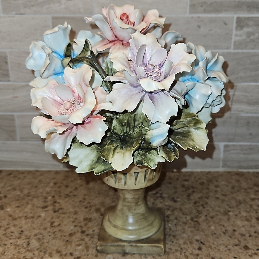 Italy Capodimonte Urn Flowers Vintage Large - Picture 4 of 8